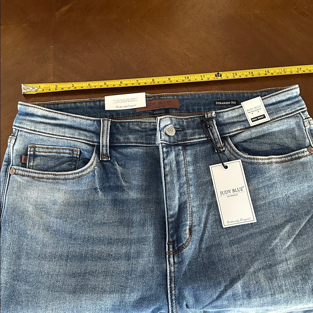 Judy Blue Light Blue Denim Jeans - Picture 3 of 5